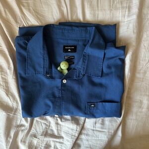 Blue Quiksilver Button Up Casual Anti-Wrinkle Short Sleeve Shirt